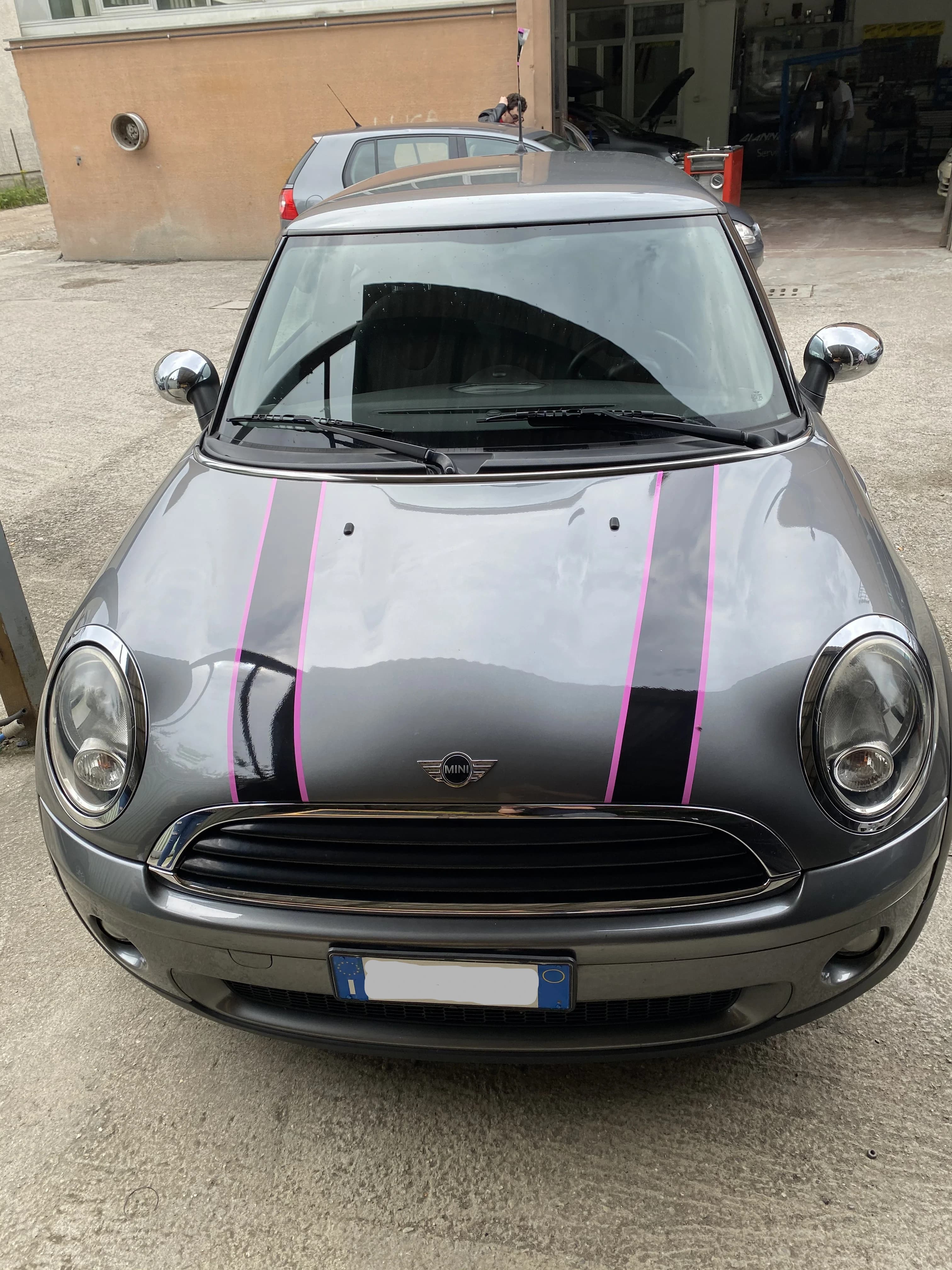 Finitura metallizzata per auto