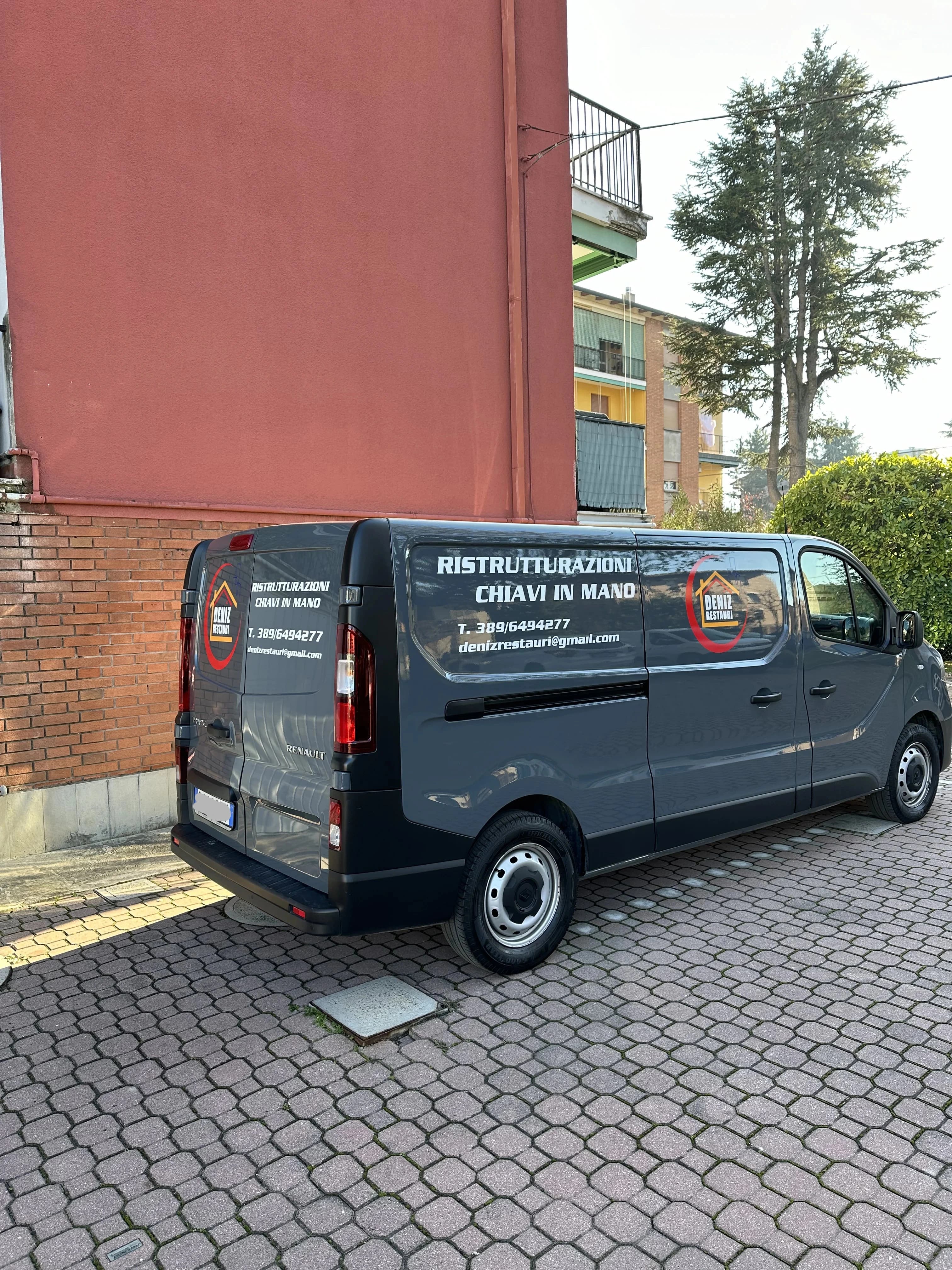 Furgone personalizzato per azienda di ristrutturazioni