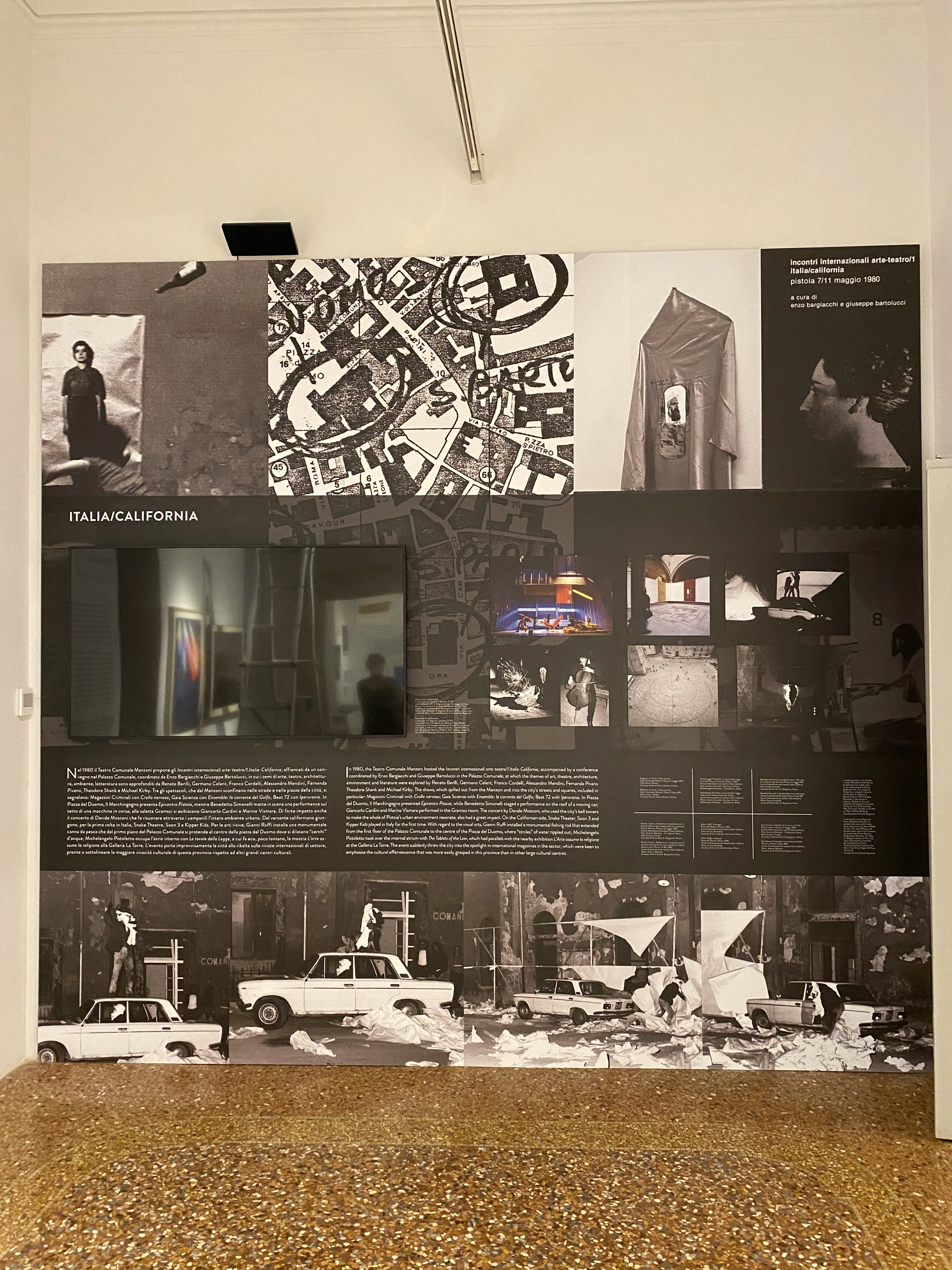 Installazione cartografica dal forte impatto