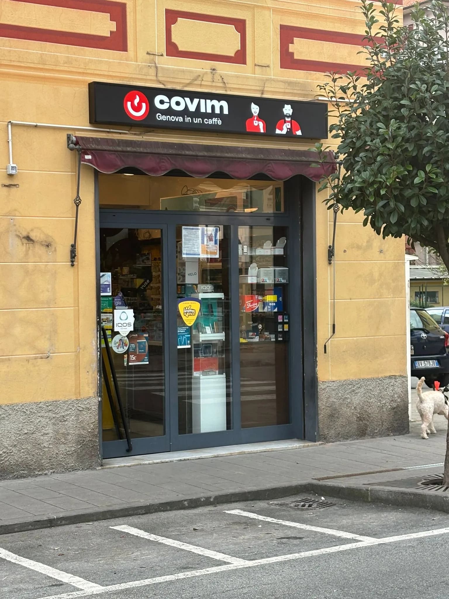 Installazioni di insegne luminose per punti vendita